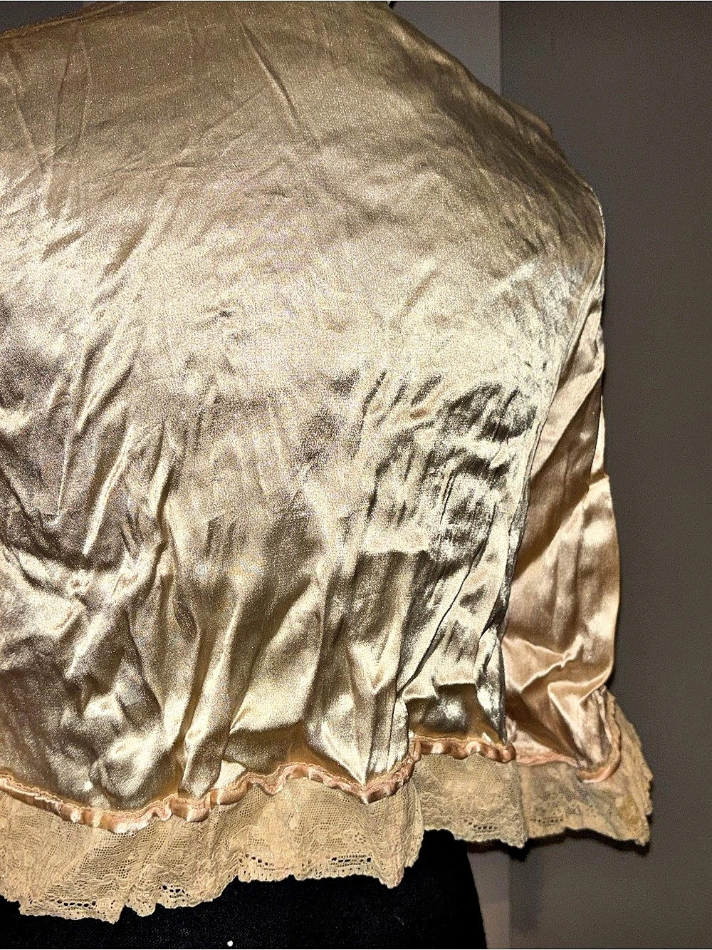 Vintage Silk Satin Bed Jacket Ivory Lace Ruffle Bow Tie Boudoir Lingerie Antique - Picture 9 of 9